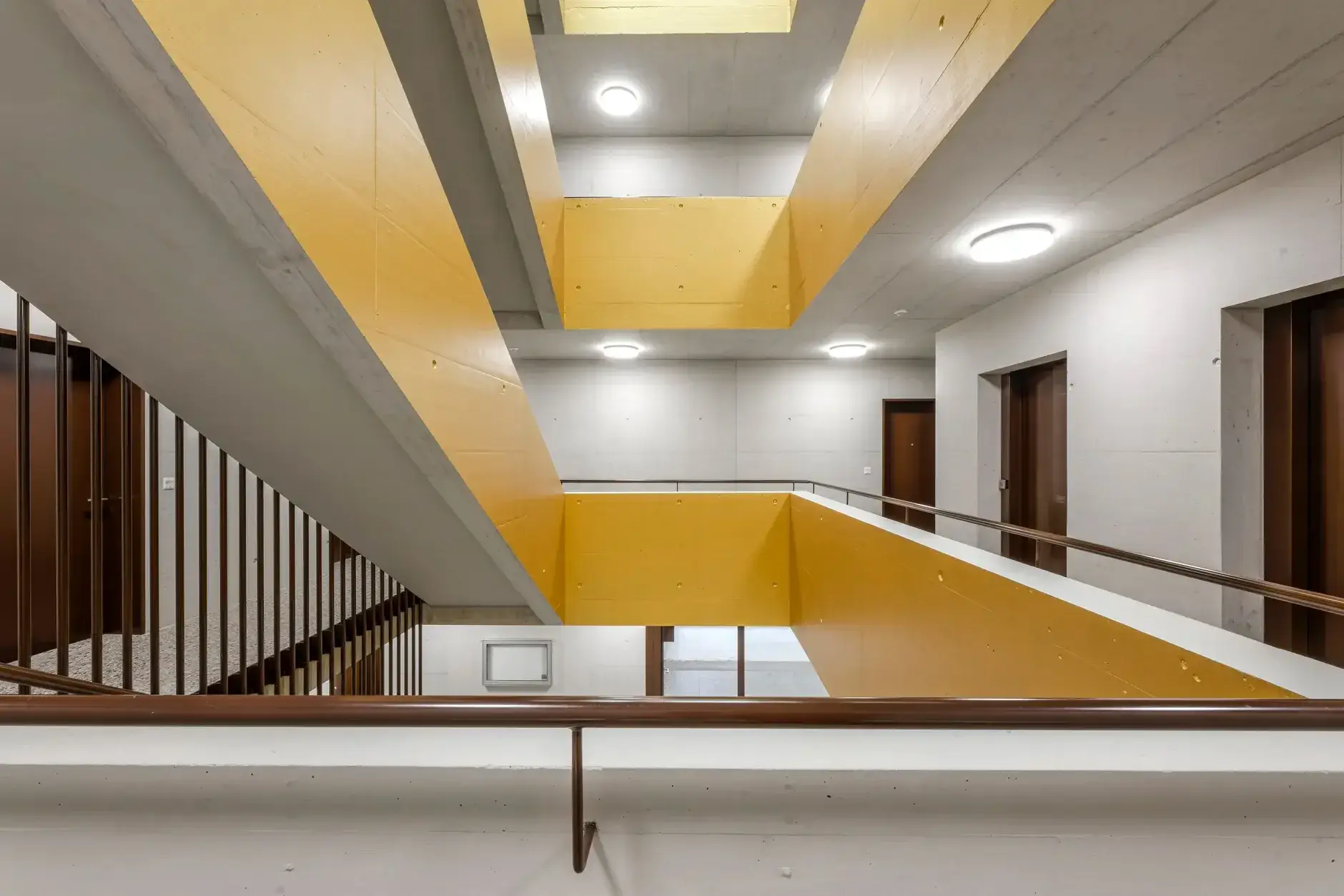 G83 Foto Innen Treppenhaus 03