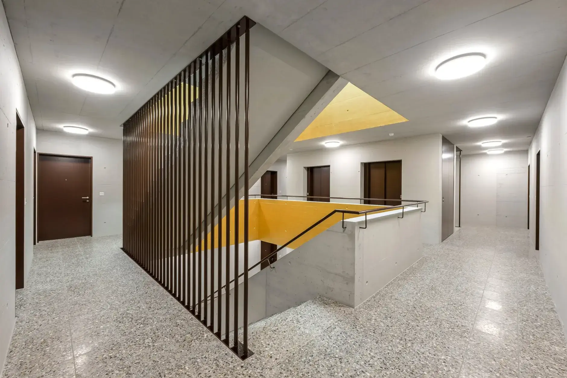 G83 Foto Innen Treppenhaus 05