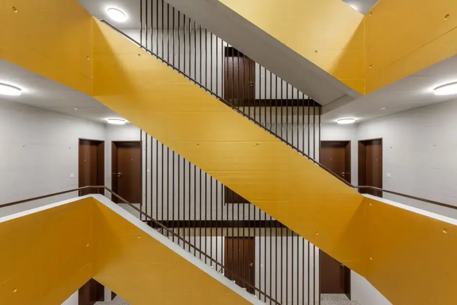 G83 Foto Innen Treppenhaus 04