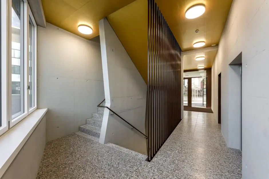 G83 Foto Innen Treppenhaus 06