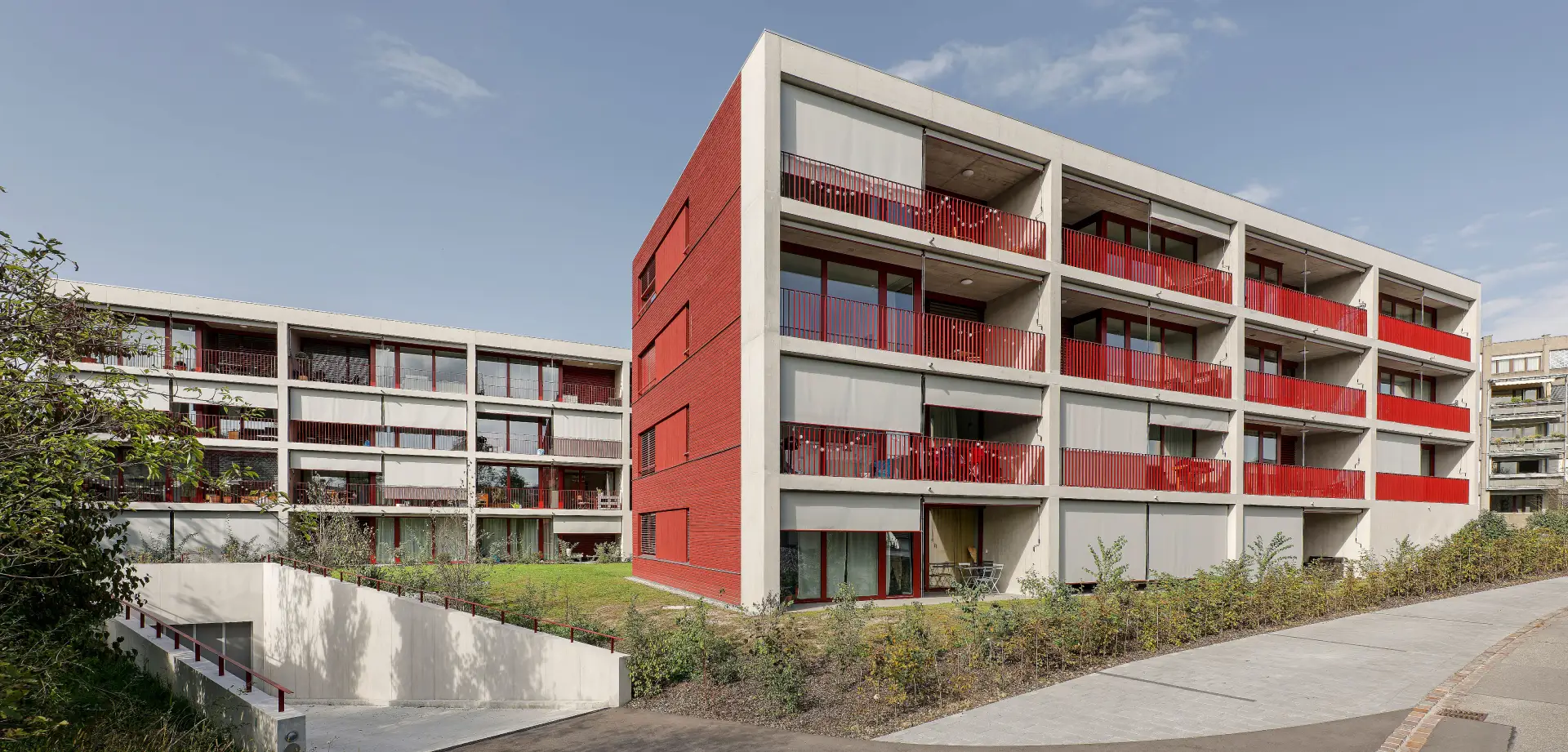 G89 Foto Aussen Einfahrt Einstellhalle Header