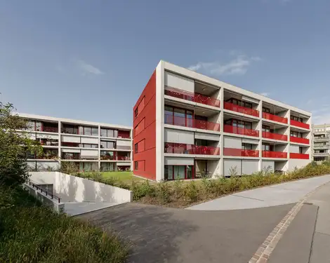 G89 Foto Aussen Einfahrt Einstellhalle 02 Header