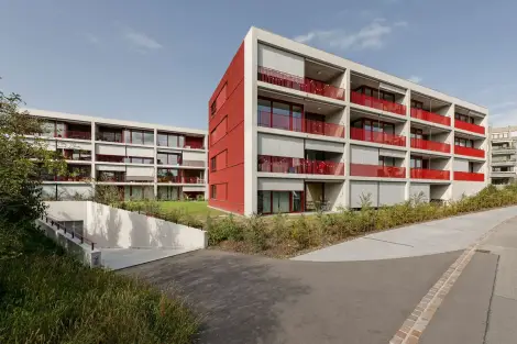 G89 Foto Aussen Einfahrt Einstellhalle 02