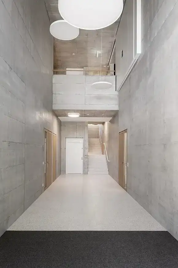 G90 Foto Innen Atrium