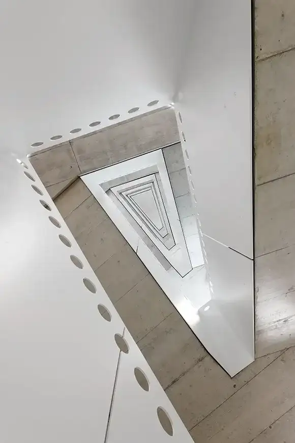 G90 Foto Innen Treppenhaus Treppenauge 01