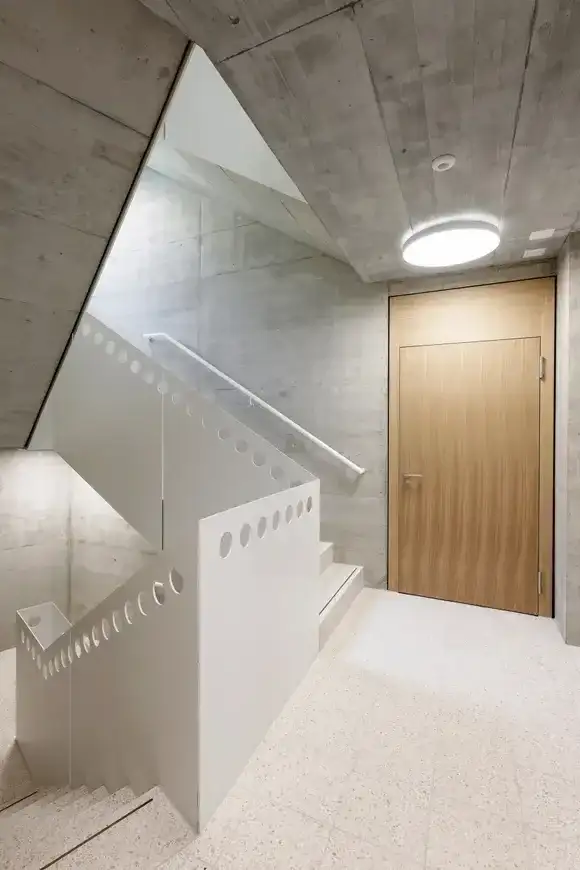 G90 Foto Innen Treppenhaus