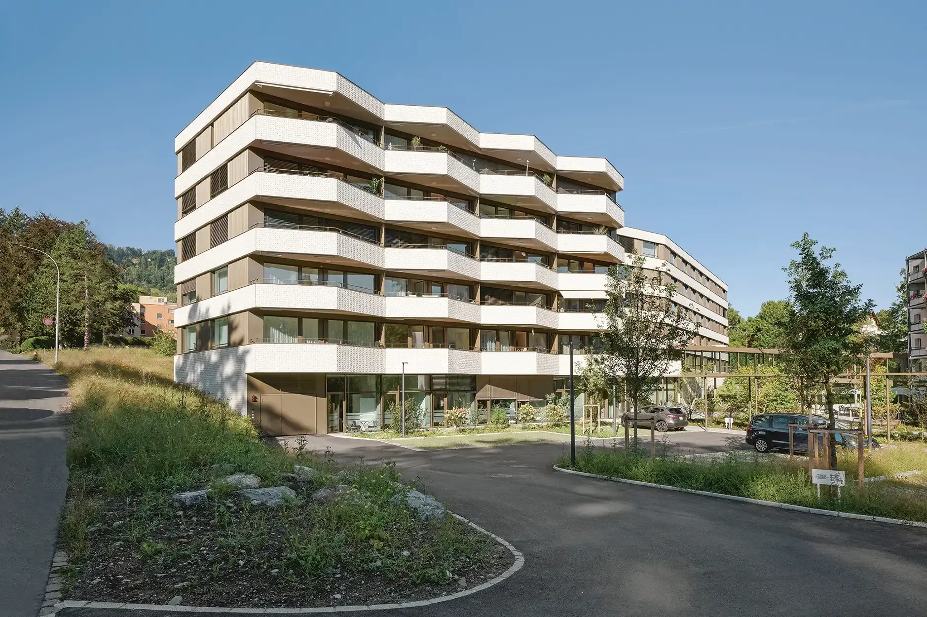 G90 Foto Aussen Zufahrt 02