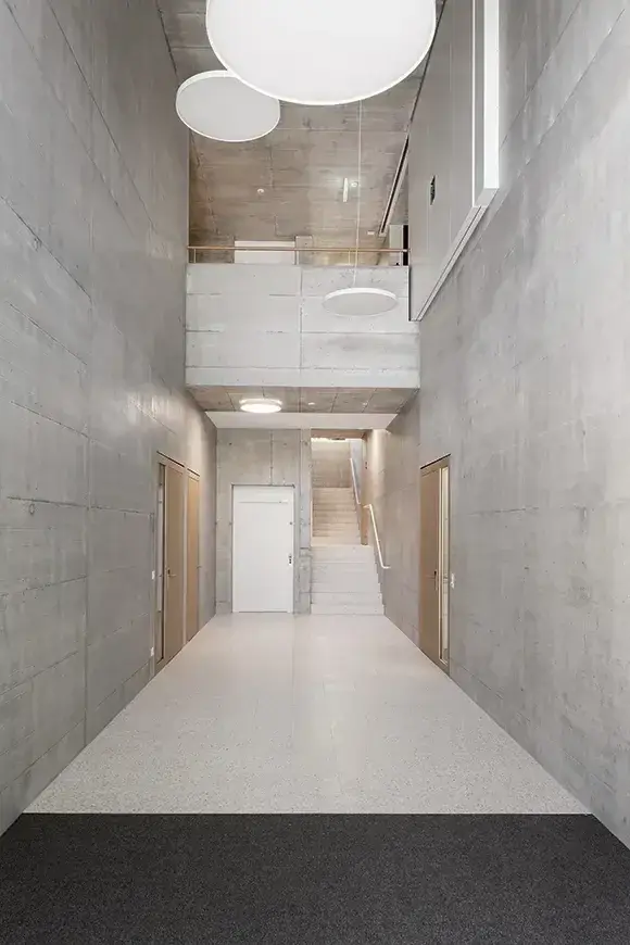 G90 Foto Innen Atrium