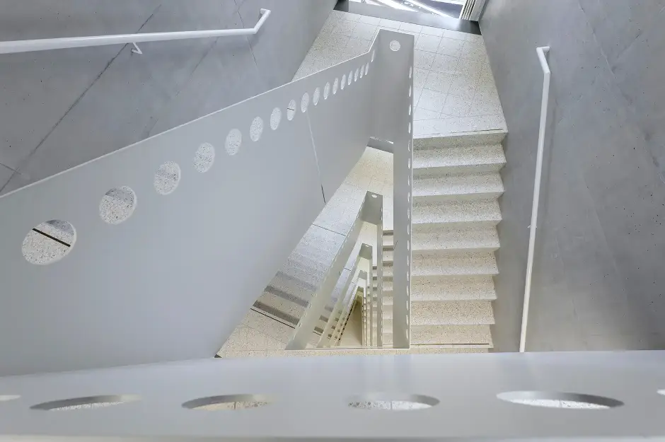 G90 Foto Innen Treppenhaus Treppenauge 02