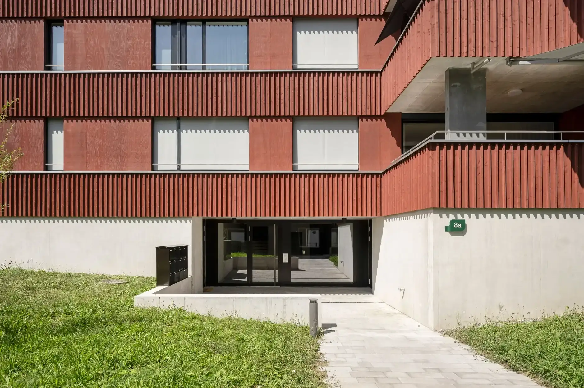 G99 Foto Aussen Eingang