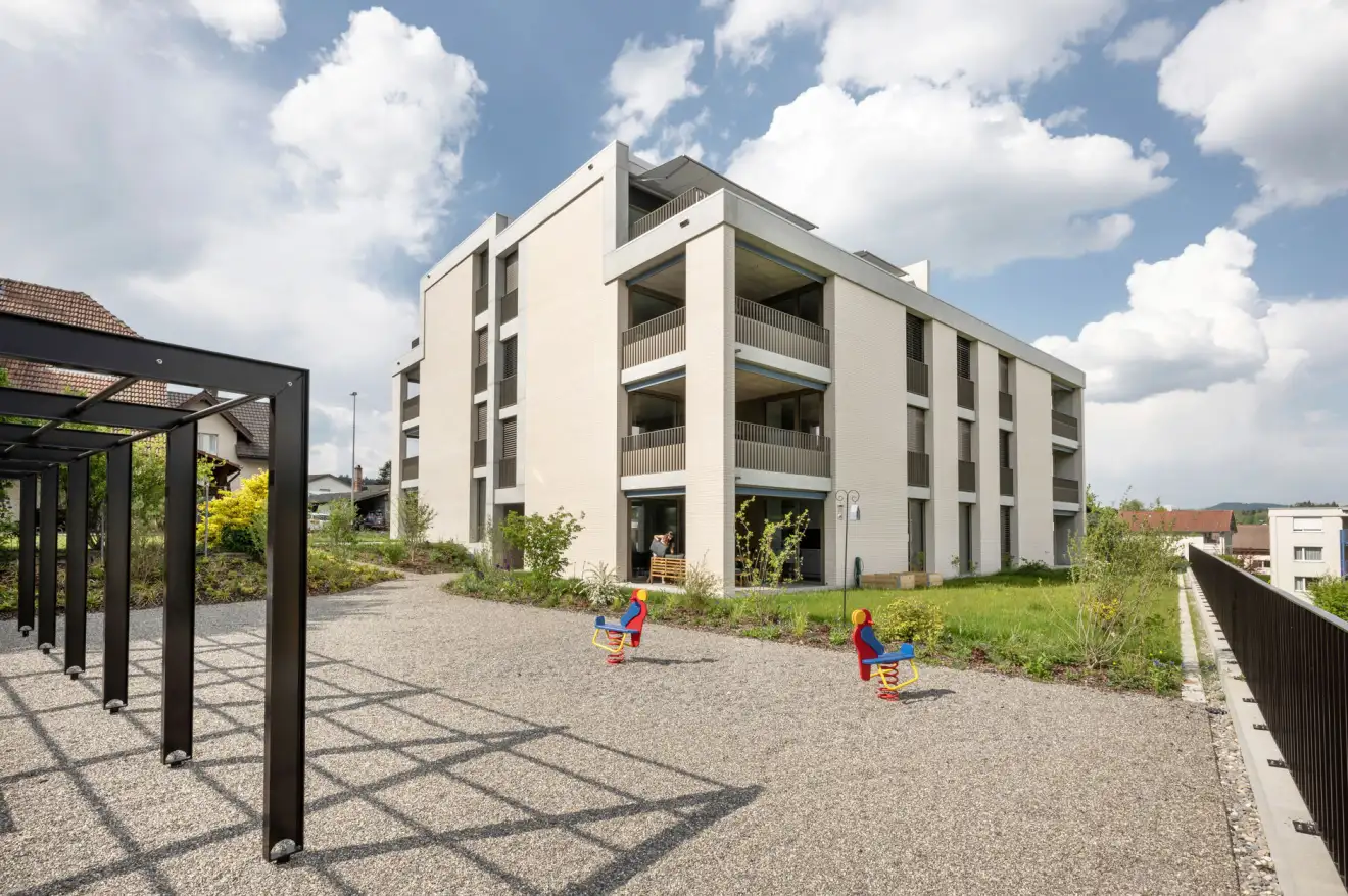 H02 Foto Aussen Spielplatz