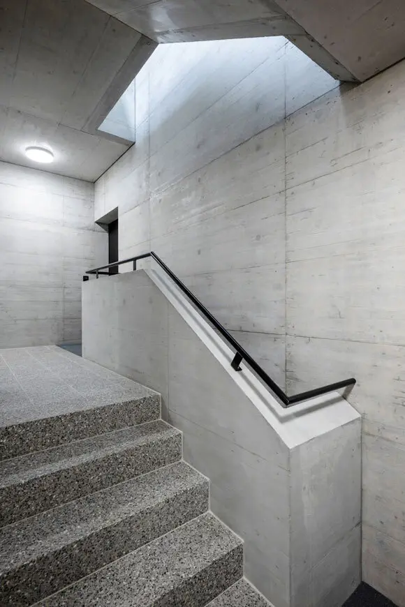 H02 Foto Innen Treppenhaus Oberlicht 03