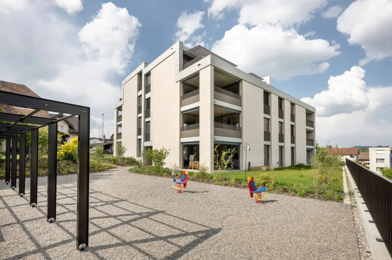 H02 Foto Aussen Spielplatz