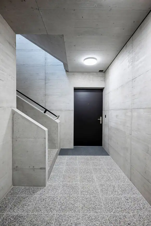 H02 Foto Innen Treppenhaus 02