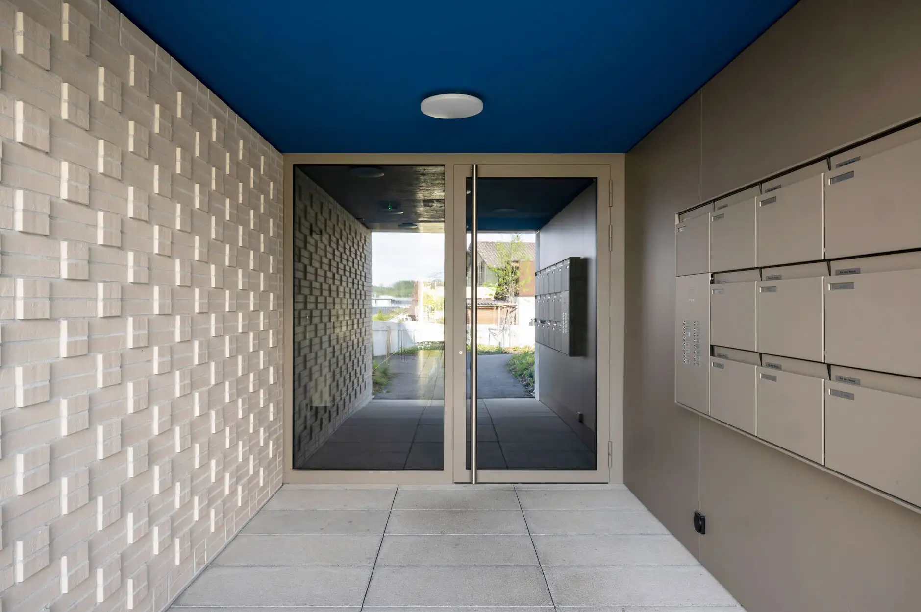 H02 Foto Aussen Eingang 02