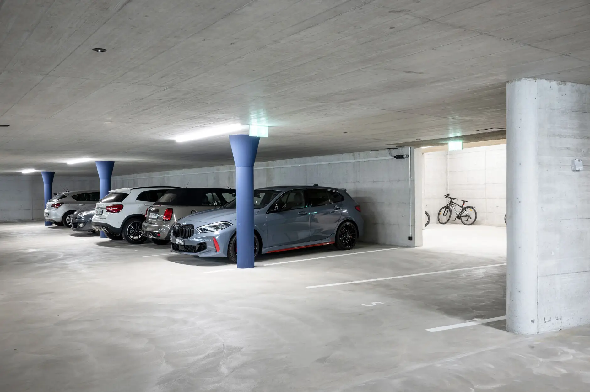 H02 Foto Innen Einstellhalle 01