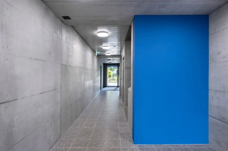 H02 Foto Innen Korridor Eingang