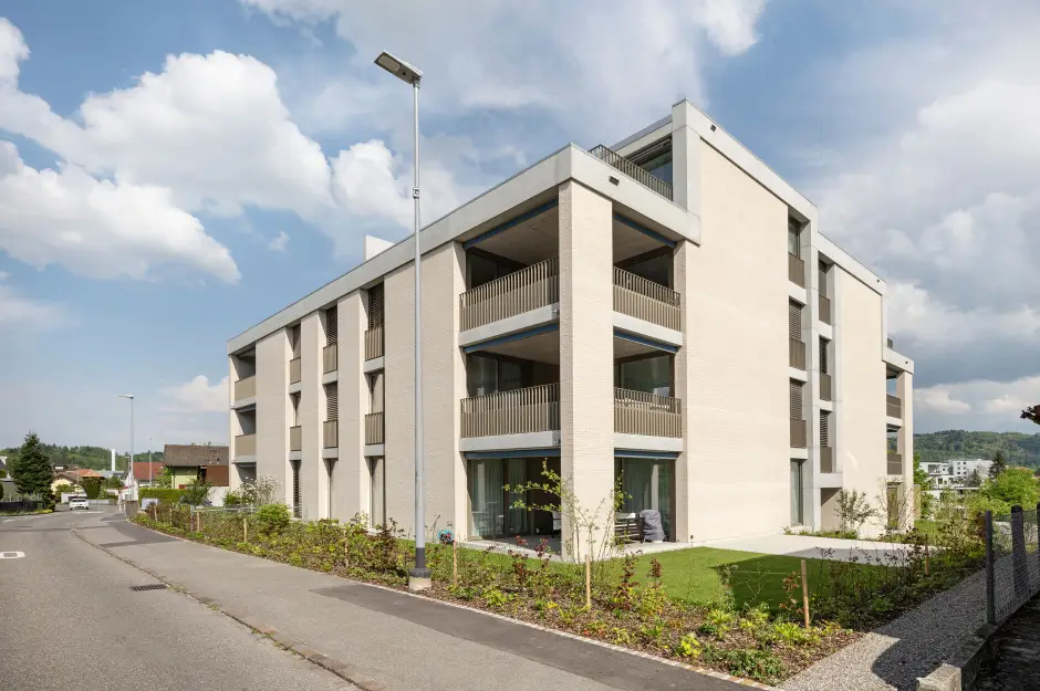 H02 Foto Aussen Strasse