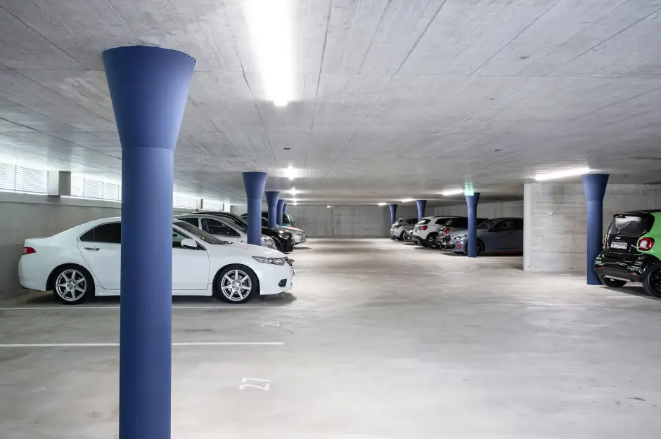 H02 Foto Innen Einstellhalle 02