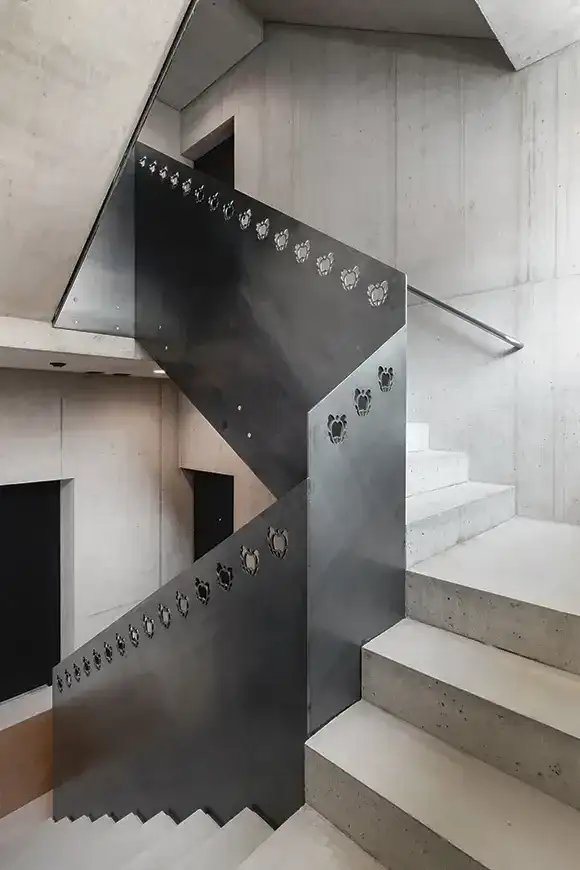 H09 Foto Innen Treppenhaus 02