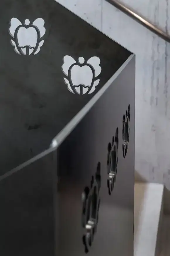 H09 Foto Innen Treppenhaus Geländer