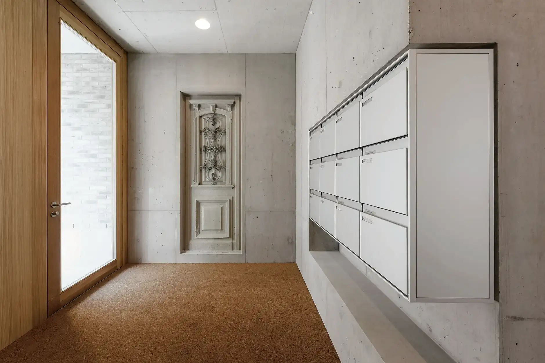 H09 Foto Innen Eingang 01