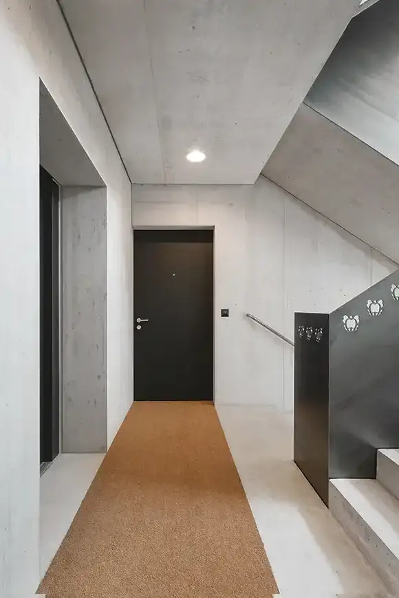 H09 Foto Innen Treppenhaus 01