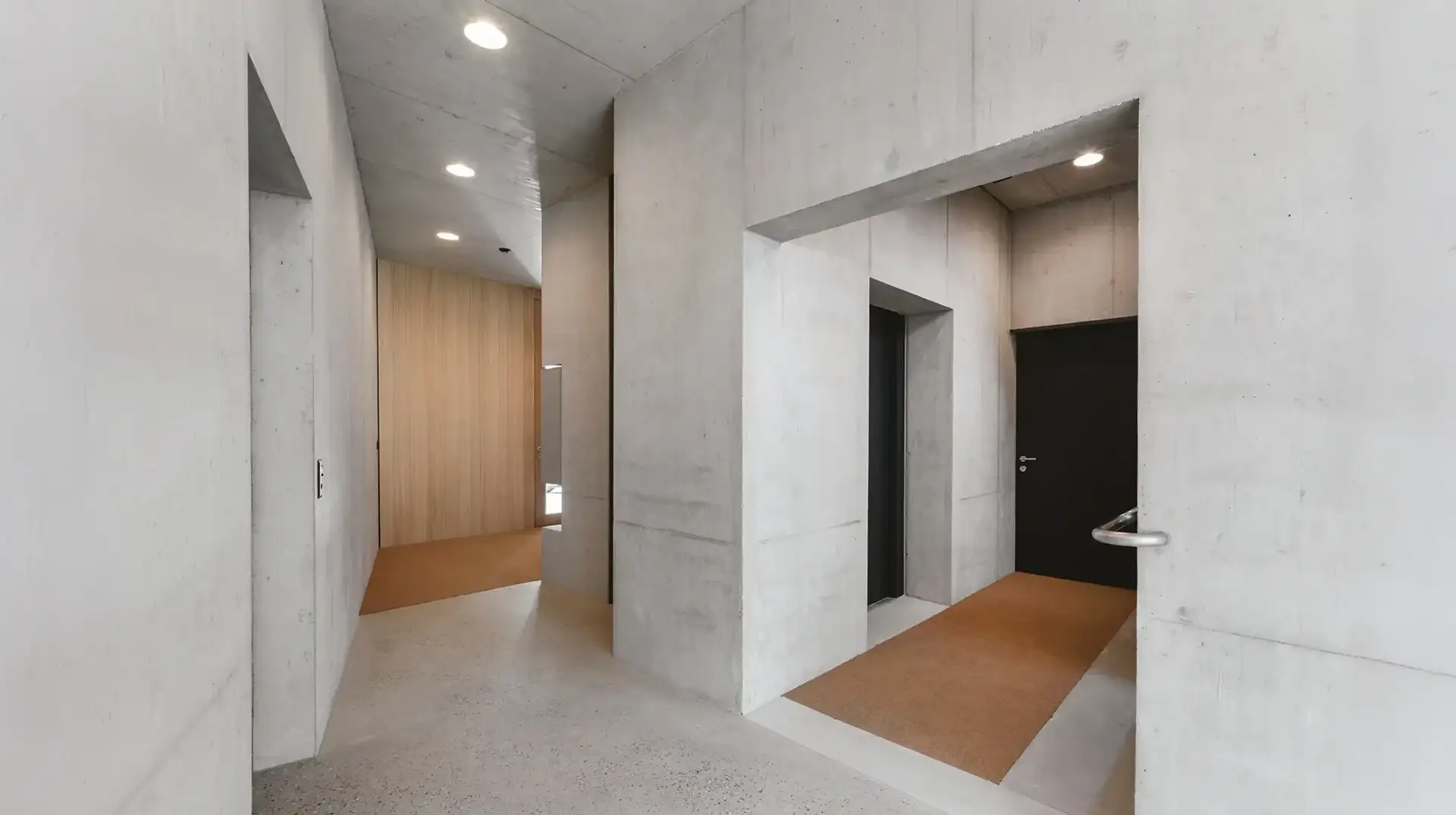 H09 Foto Innen Treppenhaus 04 Header