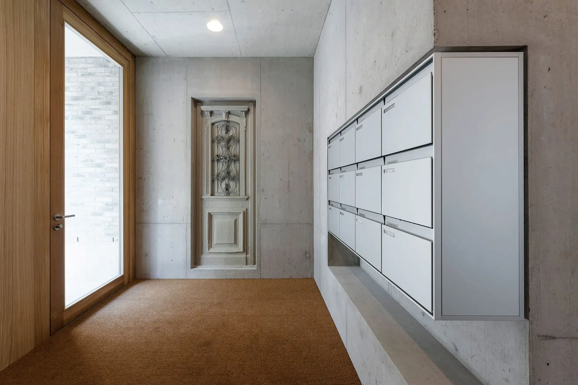 H09 Foto Innen Eingang 01