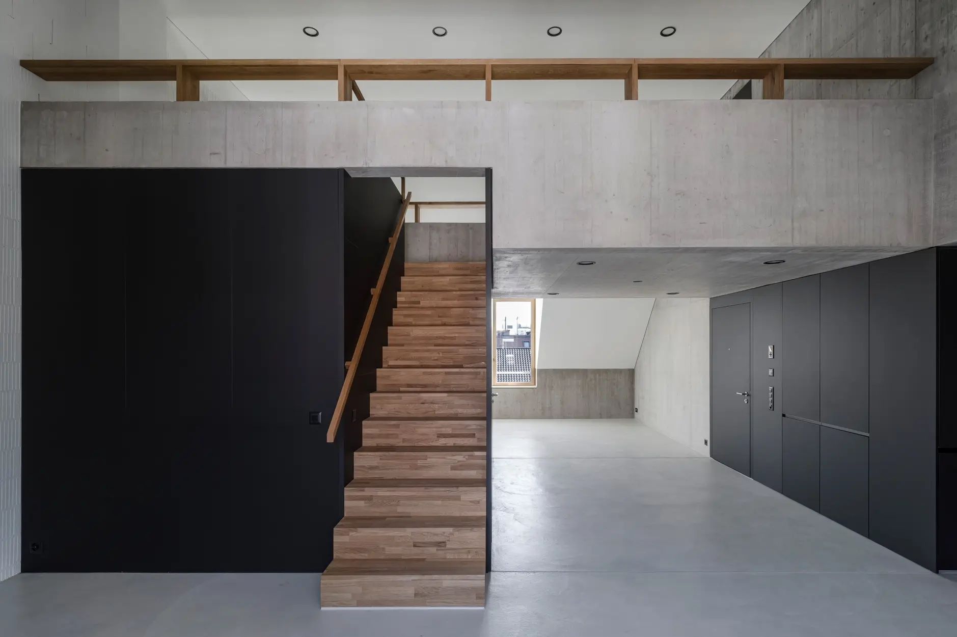 H09 Foto Innen Treppe Dachgeschoss