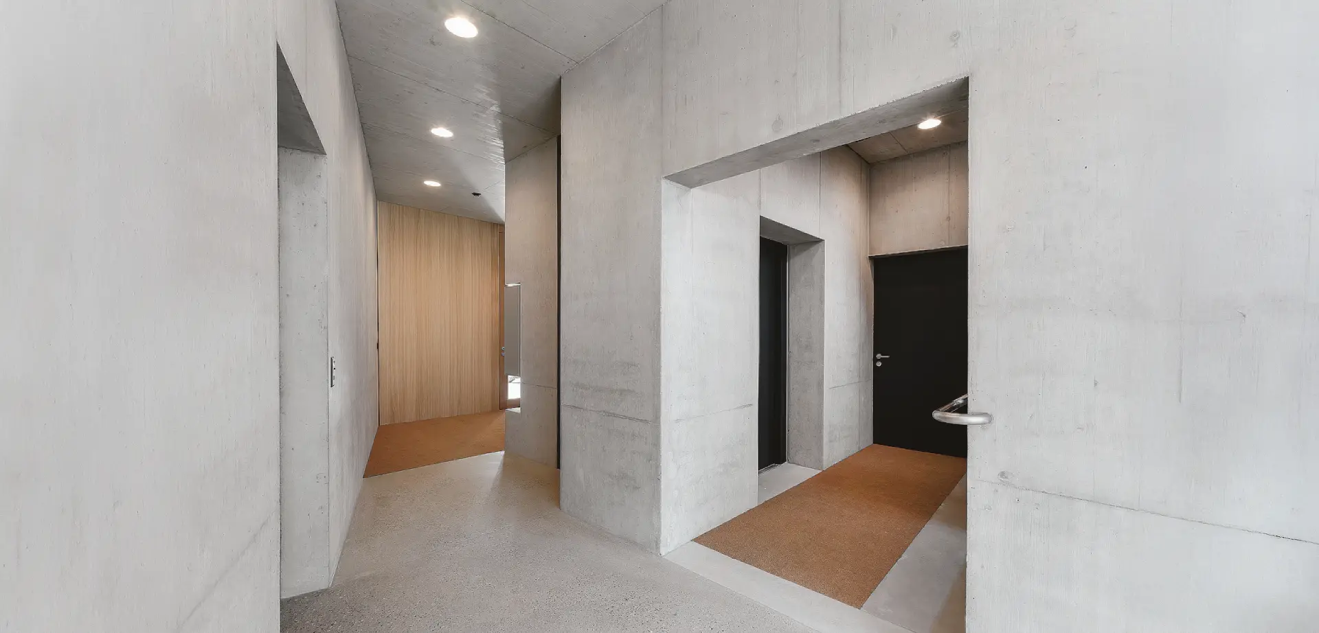 H09 Foto Innen Treppenhaus 04 Header