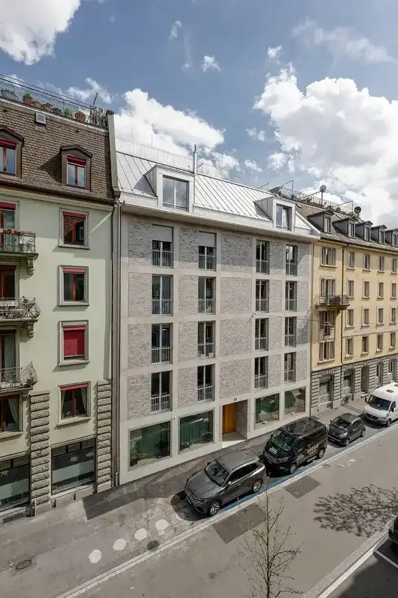 H09 Foto Aussen Strasse 02