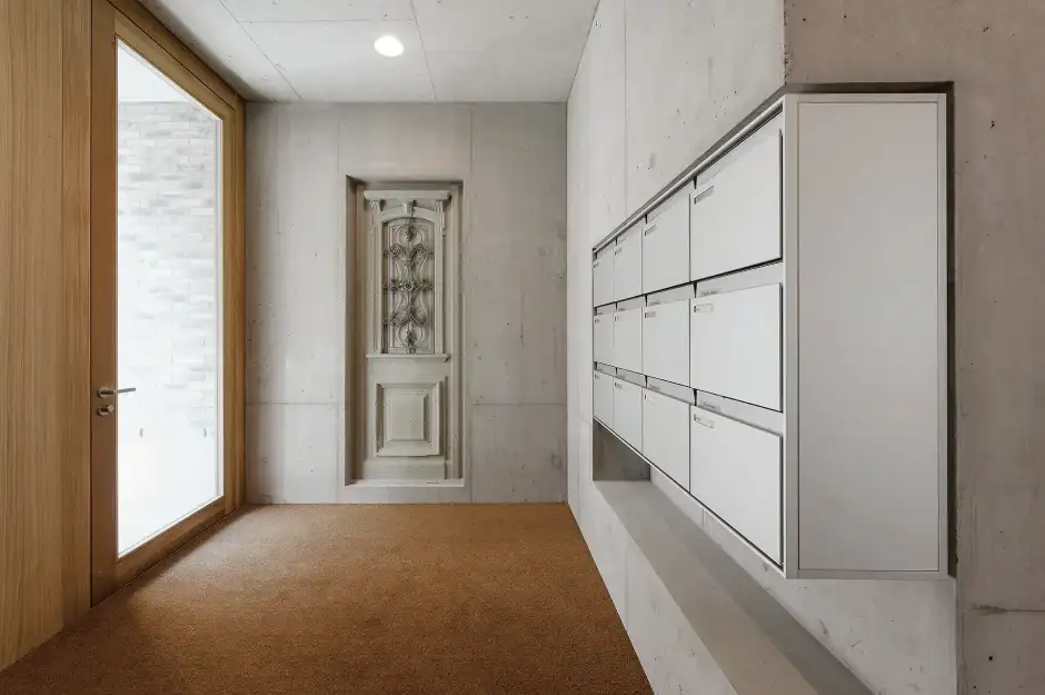 H09 Foto Innen Eingang 01