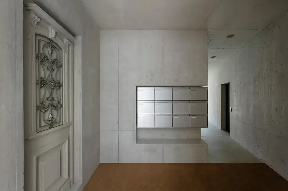 H09 Foto Innen Eingang 02