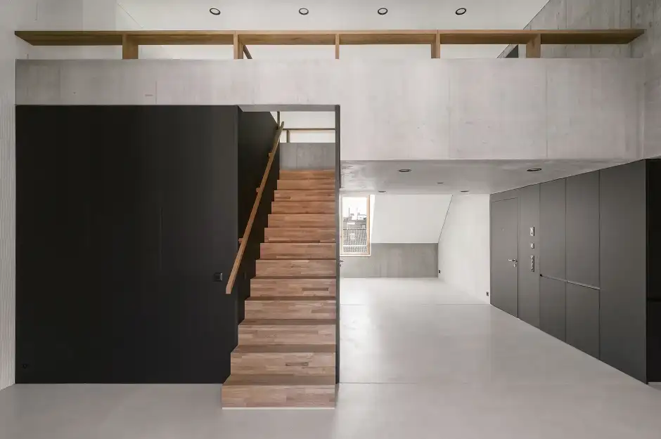 H09 Foto Innen Treppe Dachgeschoss