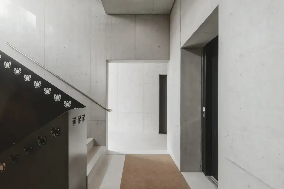 H09 Foto Innen Treppenhaus 03