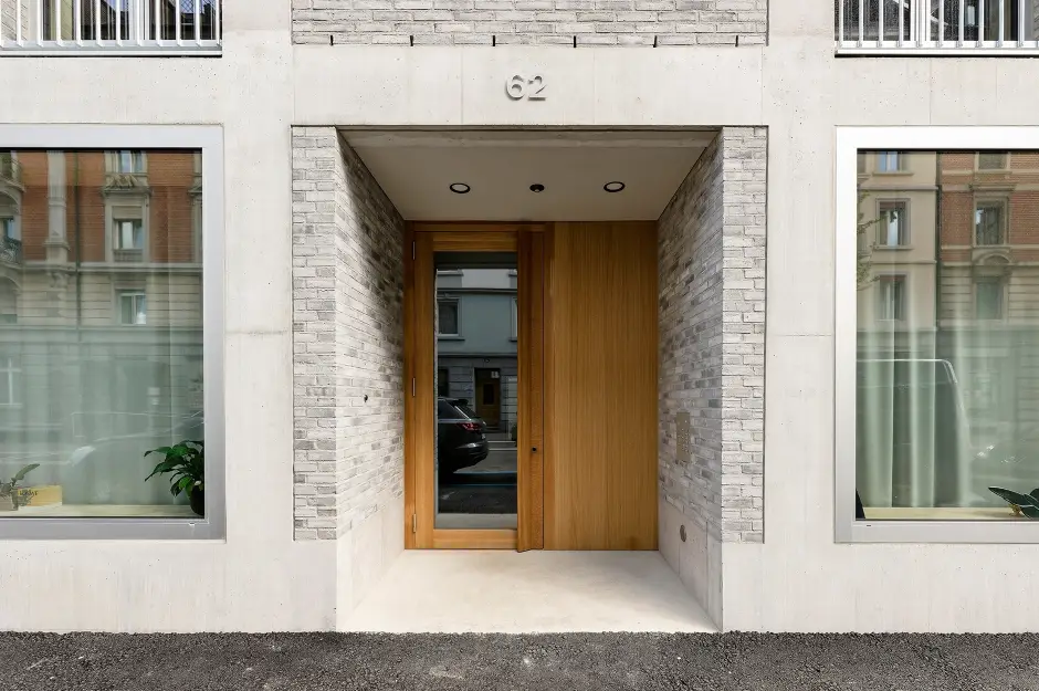 H09 Foto Aussen Eingang