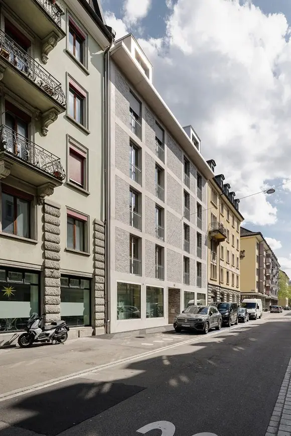 H09 Foto Aussen Strasse 01