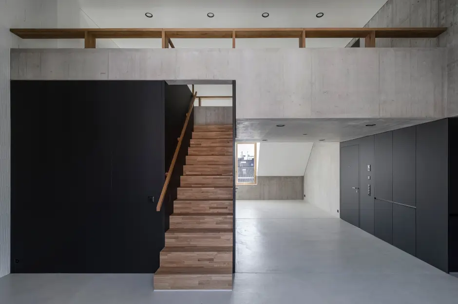 H09 Foto Innen Treppe Dachgeschoss