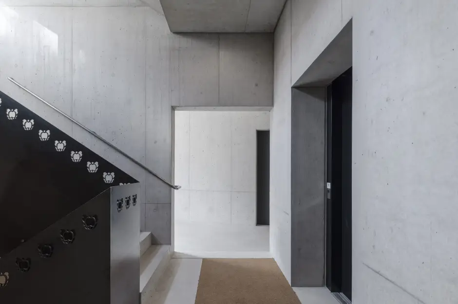 H09 Foto Innen Treppenhaus 03