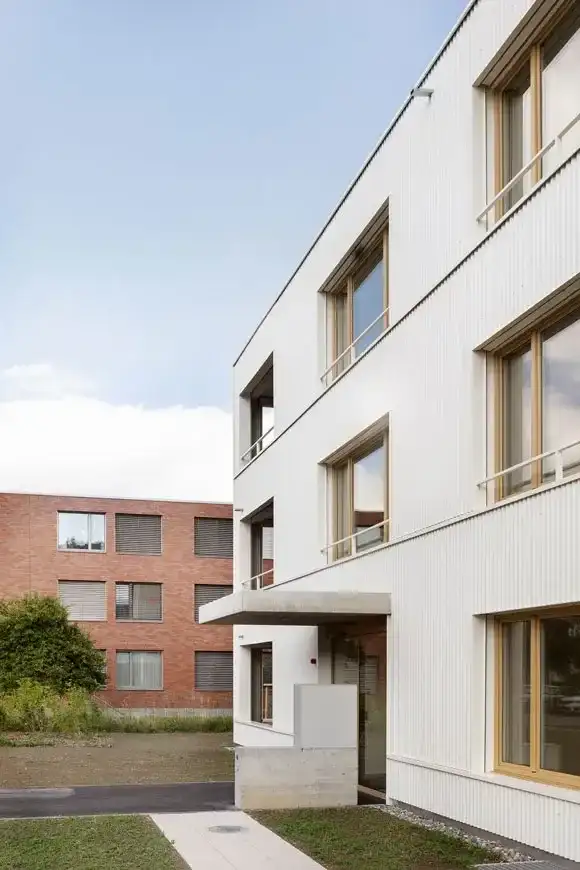 H19 Foto Aussen Eingang