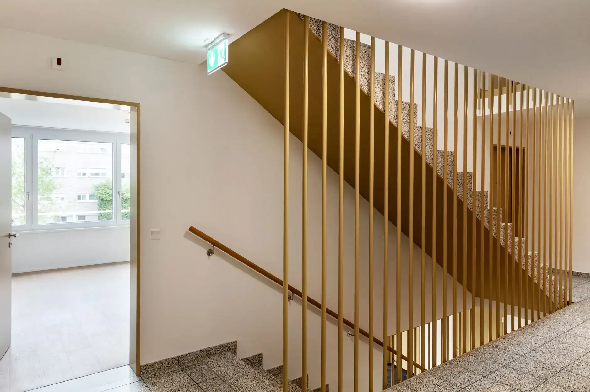 H19 Foto Innen Treppenhaus 01