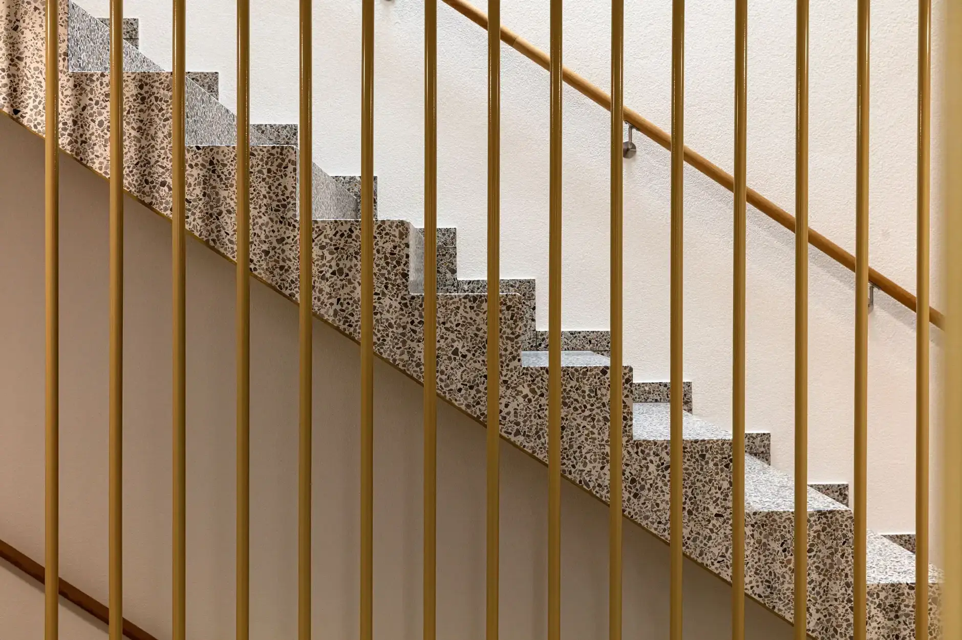 H19 Foto Innen Treppenhaus 02