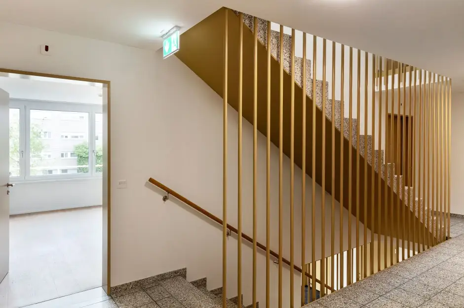 H19 Foto Innen Treppenhaus 01