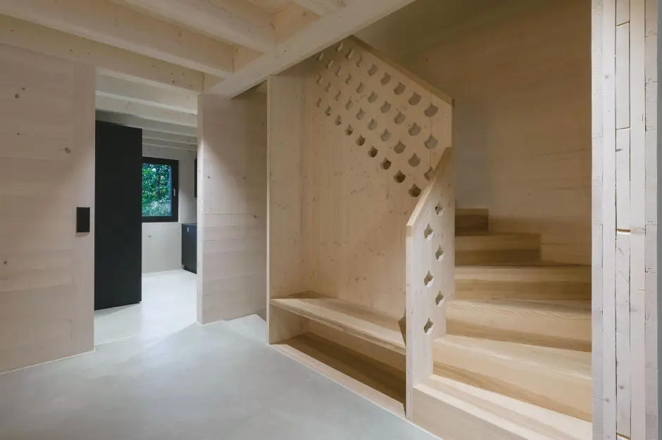 H28 Foto Innen Treppenhaus Kueche