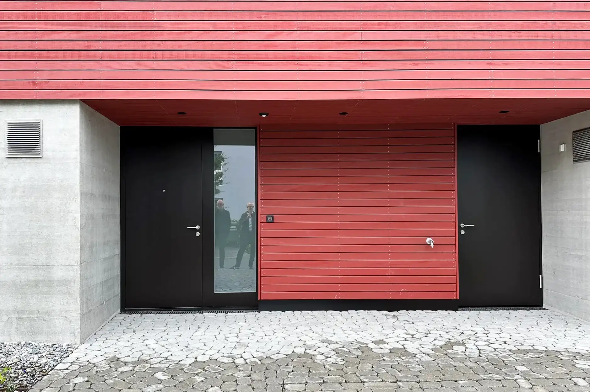 H37 Foto Aussen REFH Eingang