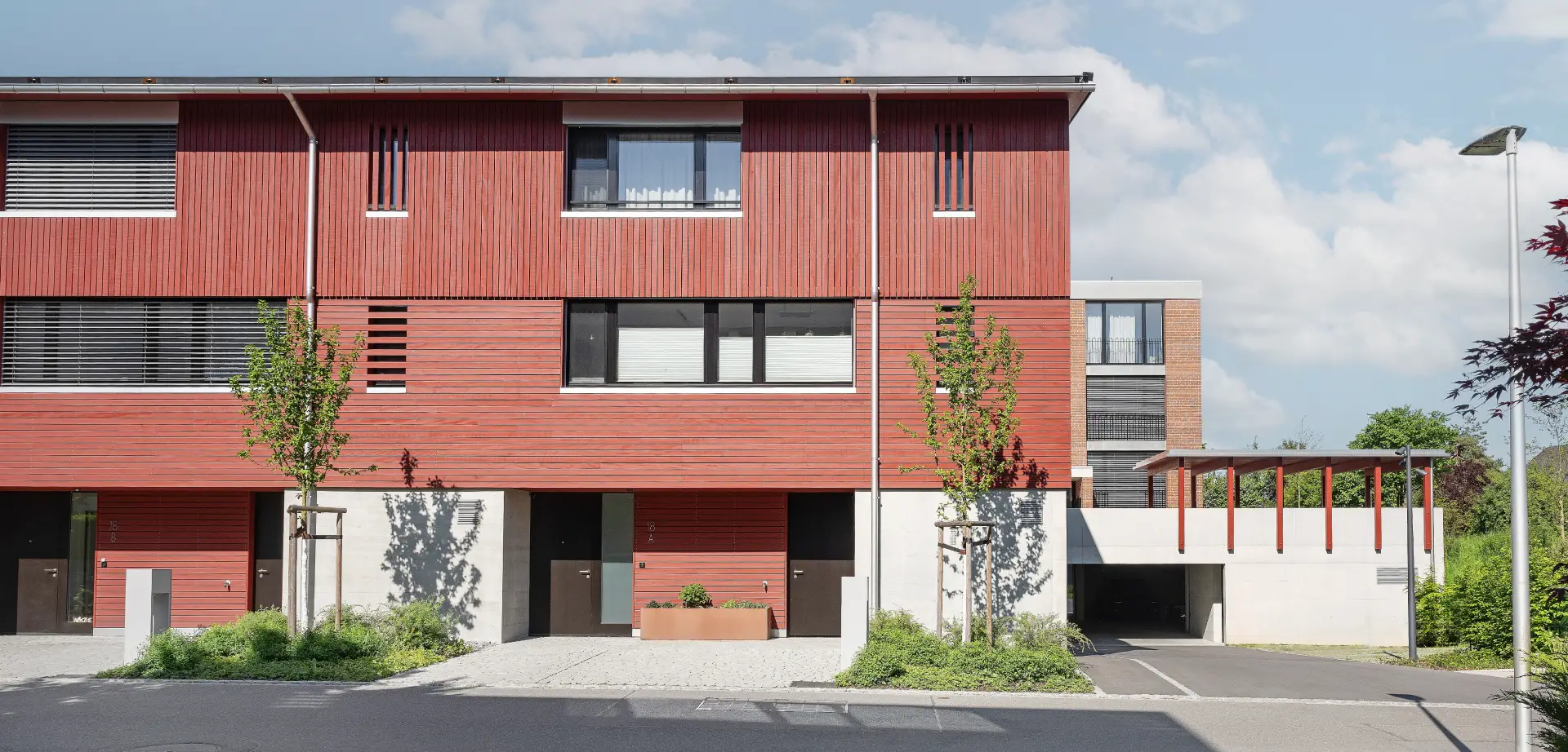 H37 Foto Aussen REFH Einfahrt Frontal Header