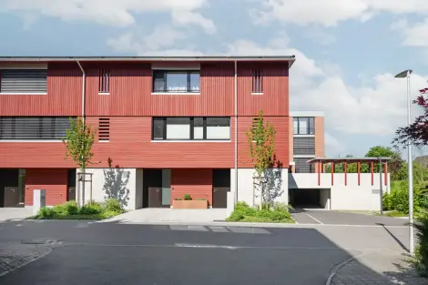 H37 Foto Aussen REFH Einfahrt Frontal