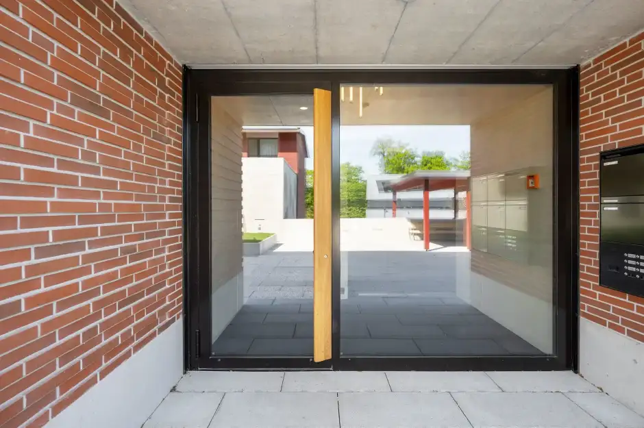 H37 Foto Aussen MFH Eingang 02