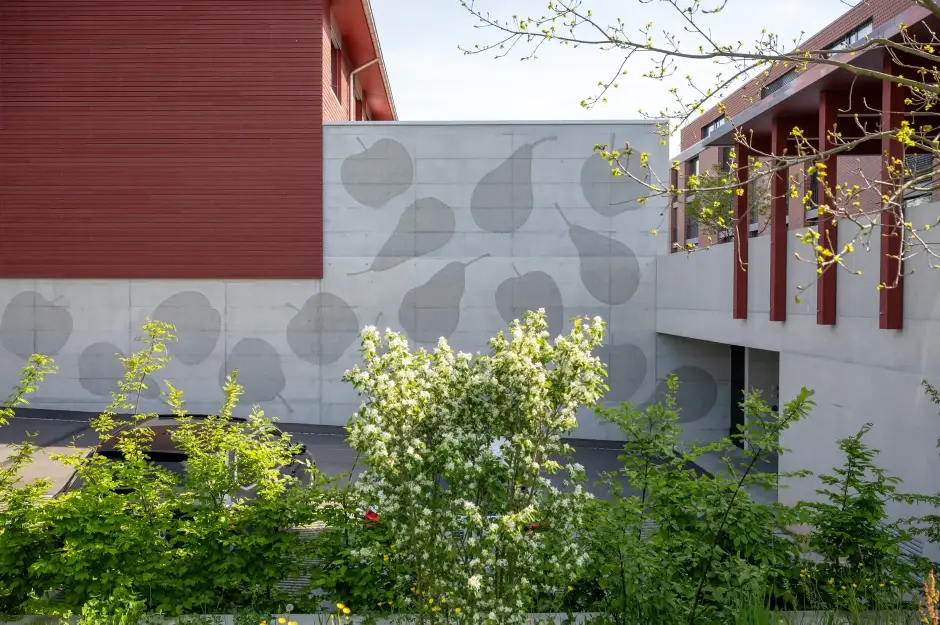 H37 Foto Aussen Einfahrt Obst Sichtbeton 01